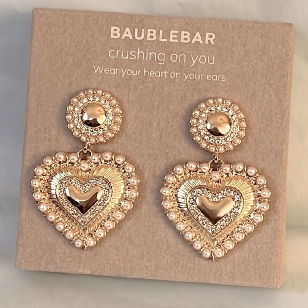 Brand New BaubleBar Gold Tone Heart Faux Pearl Beaded Drop Earrings Valentine’s - Picture 13 of 14